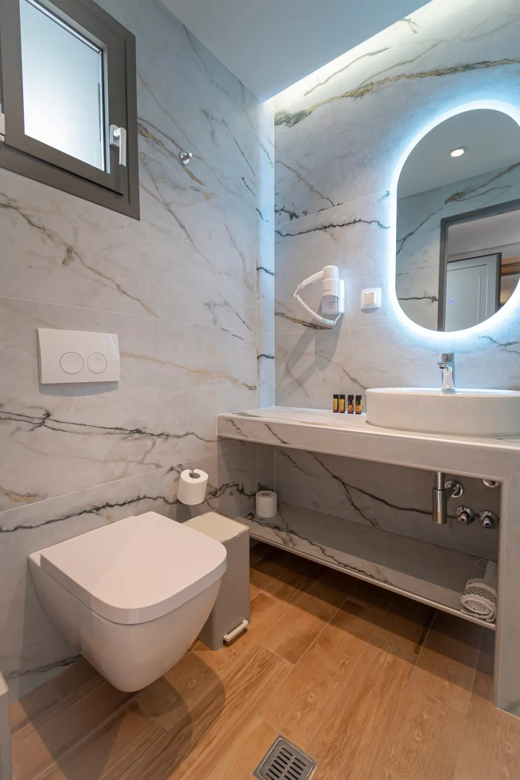Tiara Holidays - Elegant Maltepe - Double Room with City View - bathroom
